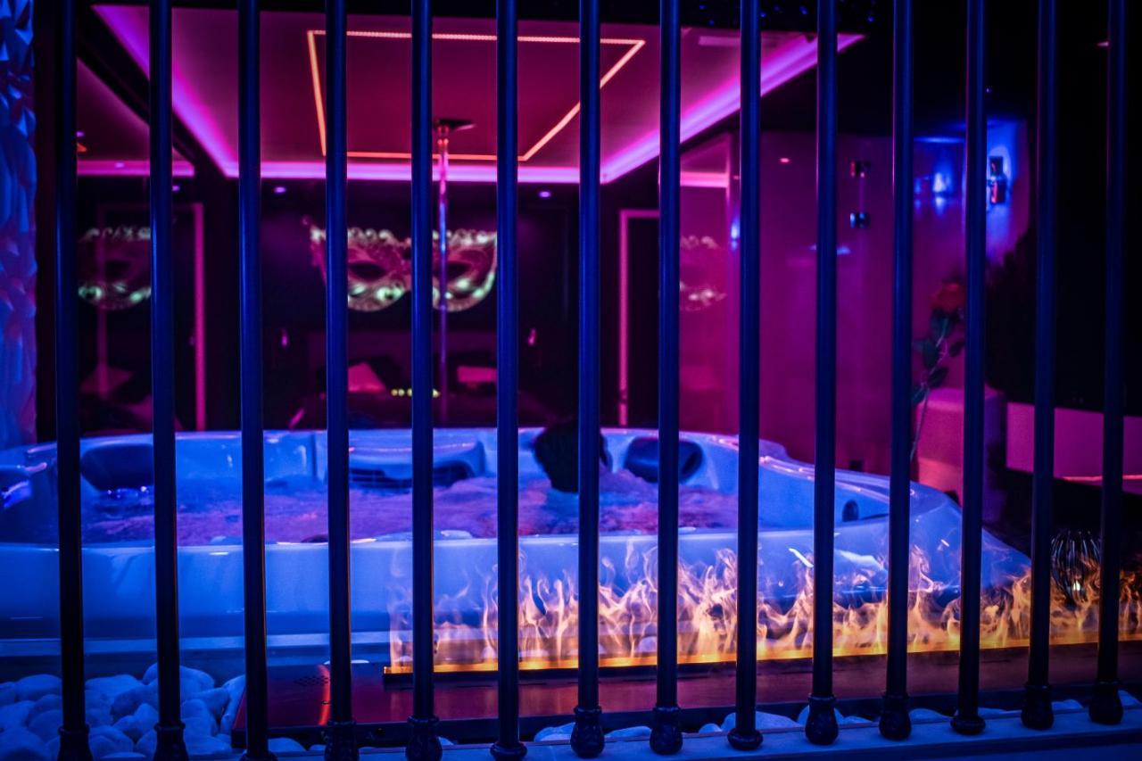 Les Secrets Rooms, Love Room De Luxe Avec Jacuzzi Rivesaltes Exterior photo