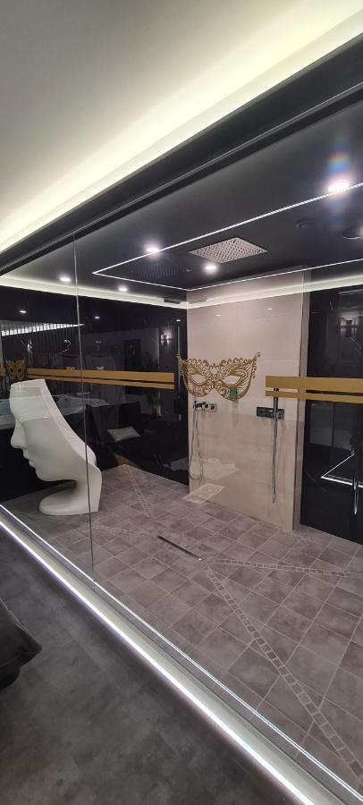 Les Secrets Rooms, Love Room De Luxe Avec Jacuzzi Rivesaltes Exterior photo